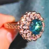 Pierścienie klastra 3 s Niebieski zielony kryształ moissanite luksusowe kwiaty dla kobiet 18 -karowe białe złoto wypełnione srebrną modną biżuterię modne zespoły