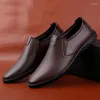 Scarpe casual da uomo slittamento all'aperto su business in pelle uomini traspiranti uomini classici mocasti morbidi mocassini da uomo