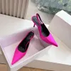 Minimalista Las sandalias de la fila Singback Bombs Zapatos Posteros Tacones de gatito zapatos de vestir de cuero de cuero genuino Sandalias de diseñador de lujo zapatos de oficina para mujeres Fábrica