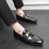 Casual skor loafers män pu solid metall spänne dekoration bekväm affärsklänning mode klassisk stor storlek 38-47