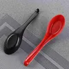 Cucchiai 5pcs/set tavoli da zuppa di zuppa nera rossa in plastica bicolore manico lungo porridge anti -scaldante imitazione in porcellana ramen