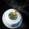 Łańcuchy Naturalny zielony Jade Ruyi Naszyjnik dla kobiet klasyczny i świeży styl sztuka vintage wisiorek