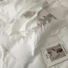 Yatak Setleri 2024 EST Uzun çıtır pamuklu dört parçalı yatak keten tüy deseni basit İskandinav tarzı moda beyaz renk