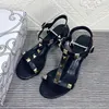 Designer Femmes Sandales Slippers Rivet Luxury Femmes High Heel Sandals Party Chaussures en cuir Spring Summer S Sandals en forme T Place Placers