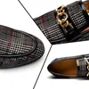 Casual schoenen Mabetta Red metalen Buckle Velvet Loafers Wedding Men Plus Size Male's Flats Men's Men's