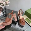 Horsebit Hotte Heels с пыльными женскими женскими дизайнером обуви. Платформа с сандалиями качество качественная высота каблука высоты каблука и сандаловая плоская обувь скольз