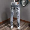 Jeans masculino designer de moda masculino jeans retro azul claro elástico slim fit impressão jeans rachada calça calças retro calças retro hombrel2403