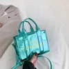 2024 Moda Tasarımcıları Bag Womens Kore Mektubu Bir Omuz Crossbody Moda Çantası Ünlü Marka Çantaları