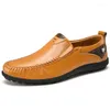 Casual Shoes in Leather Men 2024 Summer Breattable Slip on Formal Loafers Moccasins italiensk svart körning