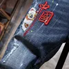 Jeans masculin pour hommes jeans chinois Style chinois brodé graffiti street trous hip-hop ultra-mince pantalon denim effilé