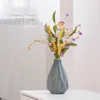 Dekorativa blommor falska blommor konstgjorda blommor tusensköna grenar pe hemmakontor levererar realistiskt och vackert skum gul lila bukett
