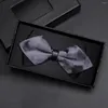 Bow liens une cravate masculine avec un triangle de fond noir faire la navette de la personnalité britannique haut de gamme usure formelle