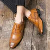 Scarpe eleganti di mocassini formali di grandi dimensioni tacchi da uomo per le scarpe da ginnastica gialle Sport 2024 Luxo Stagionale Fat