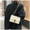 Borsa 2024 Chain Style Chain Ladies Shool Solid Color PU Western Messenger Texture Piccola femmina quadrata