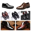 2024 Ny lyxdesigner Multi Style läderskor, mäns svarta casual skor, stor storlek Business Dress Shoes, Pointed Tie Up Wedding Shoes