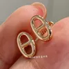 Boucles d'oreilles de créateur de luxe léger élégants femmes new pur argent pig pig nez Instagram cool conception unique conception exquise et petites boucles d'oreilles avec logo