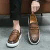 Casual skor vår mode brittiska mäns affär loafers klassisk rund tå bekväm passar retro män tjock sula läder