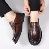 Casual Shoes Mens British Style loafers äkta läder elegant bröllopsfest klänning brun svart slip-på företag