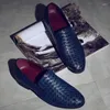 Casual Shoes 2024 Herrspetsade mode stickat läder bekväm stor storlek singel för män platt sula