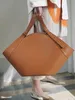 Cezira Solid Color Oversize Pu Vegan Leather Tote Women Niche Design stor kapacitet axelhandväskor dagligen datering shopping väskor 240323