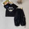 Brand Baby Tracksuits Summer T-Shirt Suit Kids Designer Kläder Size 90-140 CM Geometric Logo Printing T Shirt and Black Pants 24 April