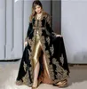 Marokkaanse Kaftan Elkadi Algerijns A Line Velvet Evening Jurken split Gold Appliques Lace Muslim Prom Formal Troogs Dubai Arabisch Wome3743331