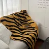 Couvertures Tiger Couverture canapé coussin faux laine en laine tricotée Classic Stripes Châle Office Nap Discus
