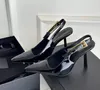 Designer de marque Lee Sandals Square pointu à talons hauts exposés avec une boucle réglable de conception mince géométrique et une sangle à talon exposée