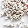 Perles de bois 500pcs lot de lettre alphabet naturelle cube en bois 8x8 mm 10x10 mm pour bijoux faisant du bracelet bricolage neklace perles lâches166g drop d dh2fl