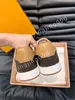 Toppdesigner män sneaker casual skor låg kalvskinn läder vit grön röd blå överlägg plattform utomhus kvinnor sneakers rd240204