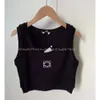 サマータンクトップの女性デザイナーファッションニットノースリーブベスト刺繍織りバンドシャツ