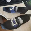 Chaussures décontractées Arrivée Sation Fabric Men de strass Locs de luxe Slip sur la mode italienne Fête à la main et mariage