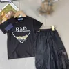 New Baby Tracksuits Summer T-Shirt Suit Kids Designer Complement Size 90-140 cm Logo Logo Printing T Shirt and Black Pants 24April