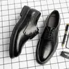 Lässige Schuhe Fashion Leder Gentleman Stress Männer Geschäft fahren handgefertigte schwarze Ladungsstätte Chaussure Party Flats Kleid Kleid