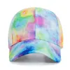Capes à balle Nouvelle mode pour femmes Tie Dye Hat Multi couleur Baseball imprimé irrégulier Vêtements de rue extérieurs Summer Q240403