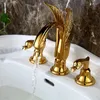 Robinets d'évier de salle de bain Luxury Top Quality Patent Brass Artistic Swan Robinet 3 Hole 2 Handle Basin Copper Basin Tap Gold / Rose Gold / Chrome