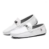 Casual schoenen 2024 Men Loafers Handgemaakte schoenman Brand Mode Mode-slip aan voor niet-slip lopende chauffeur voor heren