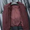 2024年秋/冬の新しい丸いネックワインレッドゴールドボタンウールの粗いウールファッションフレアボタンショルダークッション女性ジャケット