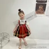 Ins Girls Letter Plaid Dresses England Style Kids Doll Lapel Short Sleeve Pleated Dress Children Bomullsgitterkläder S1310