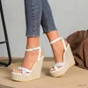 Kleidungsschuhe stilvolle Frauen Espadrille Wedge Sandalen mit Knöchelgurt und Plattformabsätze für Sommerferien und modisches Aussehen