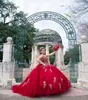 Robe de bal Crytal Red Crytal Quinceanera Robes Hollow Back Sweep Train Beads Appliques filles Robes de fête de bal pour Sweet 15 Vestidos de Q1321680