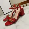 Kobiety płaskie pięta seksowne koronkowe sandały modne letnie skórzane buty do damskiej klasyczne designerstwo lady casual gumowe buty