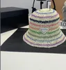 Mujeres Diseñador Bucket Hat Summer Colorido Paja hecho a mano Sombreros de ganchillo diseñador de lujo Fisherman Sun Hats Beach Beanies Gails Fashion Knit Tabs Panamá