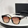 Klassisk bokstav stor ram solglasögon mens anti UV400 solglasögon designer solglasögon för kvinnor trendiga utomhuspar fritids solglasögon