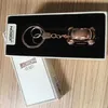 Keychains Lanyards Top LED Car Key Chain New Couple Keychains Femme Bag Pendant Men Anneau 3D Holder Auto Party Gift Bijoux avec boîte Q240403