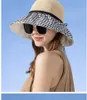 Chapéus de aba larga chapéu de balde da moda com cabelos adequados para mulheres Proteção solar destacável Onda longa loira peruca primavera e verão q240403