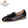 Casual Shoes Piergitar Brand 2024 Handgjorda läder Men Tassel Loafers Fashion Party and Banket Smoking Tisters Big Size