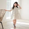 소녀의 2024 New Summer Teen Girls Dresses with Lining 자수 베이비 세트 및 드레스 흰색 꽃 면화 자매 옷