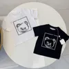 Kurzhülse T-Shirts Shorts Cartoon Letter gedrucktes zweiteiliges Set für Jungen und Mädchen mittleren Alters und Kleinkinder trendy und stilvolles Set