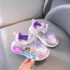 Atletische buiten nieuwe kinderen led schoenen meisjes verlichte sneakers gloeiende schoenen voor kinder sneakers baby sneakers met lichtgevende zool 240407